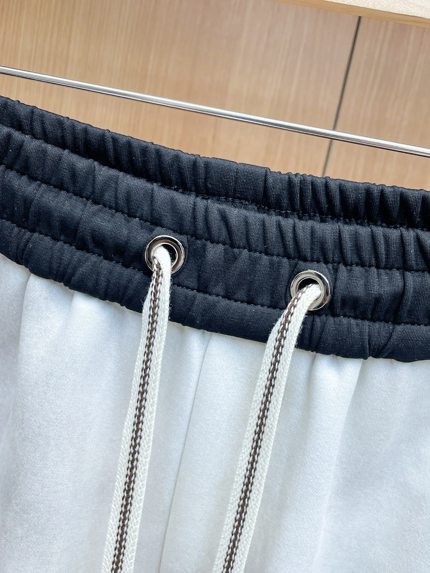 LP New Arrival counter Same Style casual suit, Breathable, comfortable and casual! Full of high-end feel! The details are exquisite and high-end, and the workmanship is impeccable! The original Premium fabric is very high-end! The fabric is crisp and anti-wrinkle Wear-Resistant, warm, neat and stylish. Everyone must buy a set this autumn and winter. They must look cool and cool when wearing them. We especially recommend Sizes M-3XL